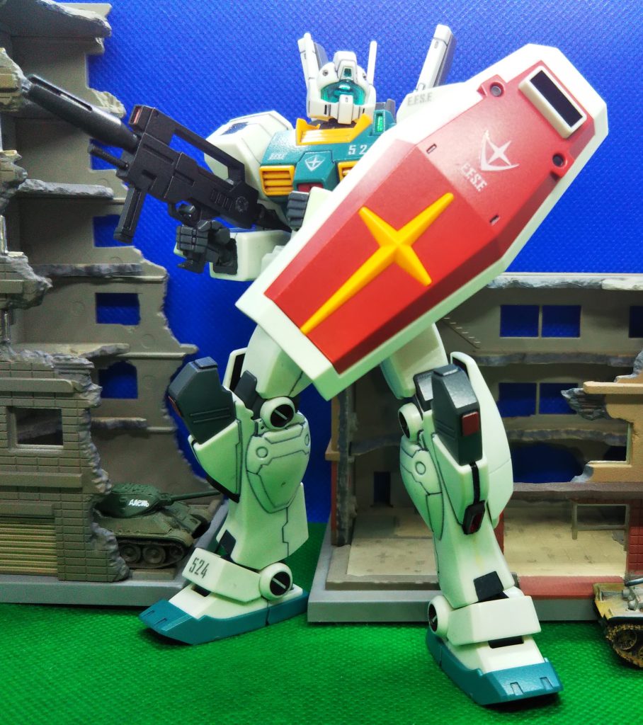 敵機の襲撃に備えるジムIII