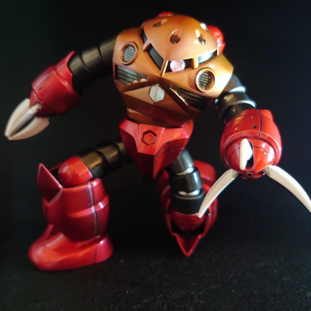 関節パーツがやられてしまいガタガタでろくにポージングできなくなっちゃいました。