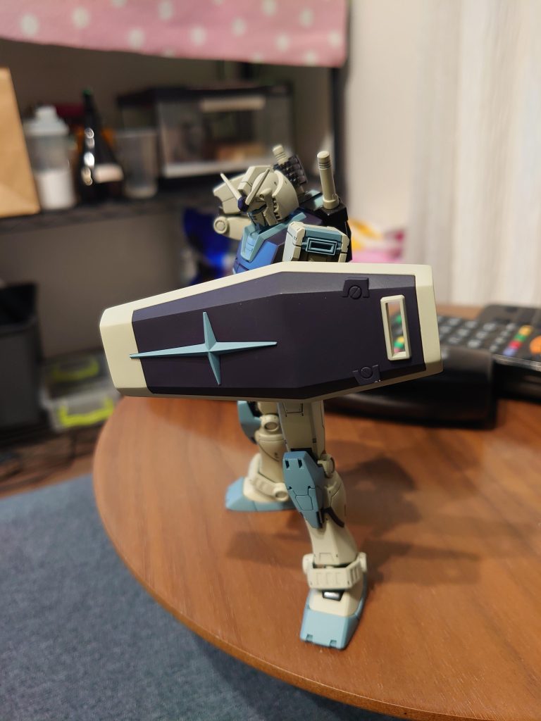 可動域が優秀ですね。背中のビームサーベル掴めます👍