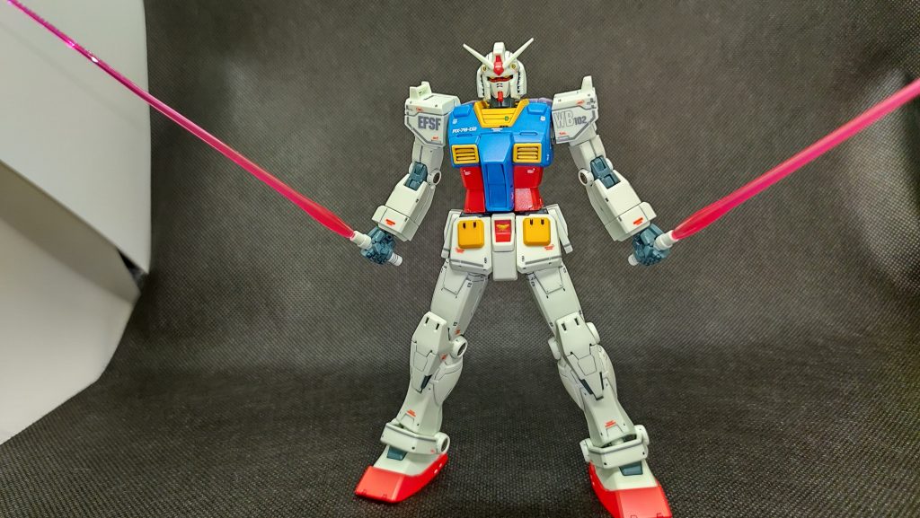 ククルス·ドアンの島のガンダムと言えば、クライマックスにおける二刀流でしょう、ということで。映画を観た方は、各自で効果音を脳内再生ください。