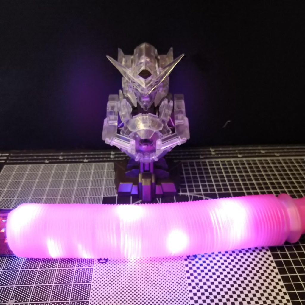 コレをバラして、中の電線を入れるだけのお手軽加工。