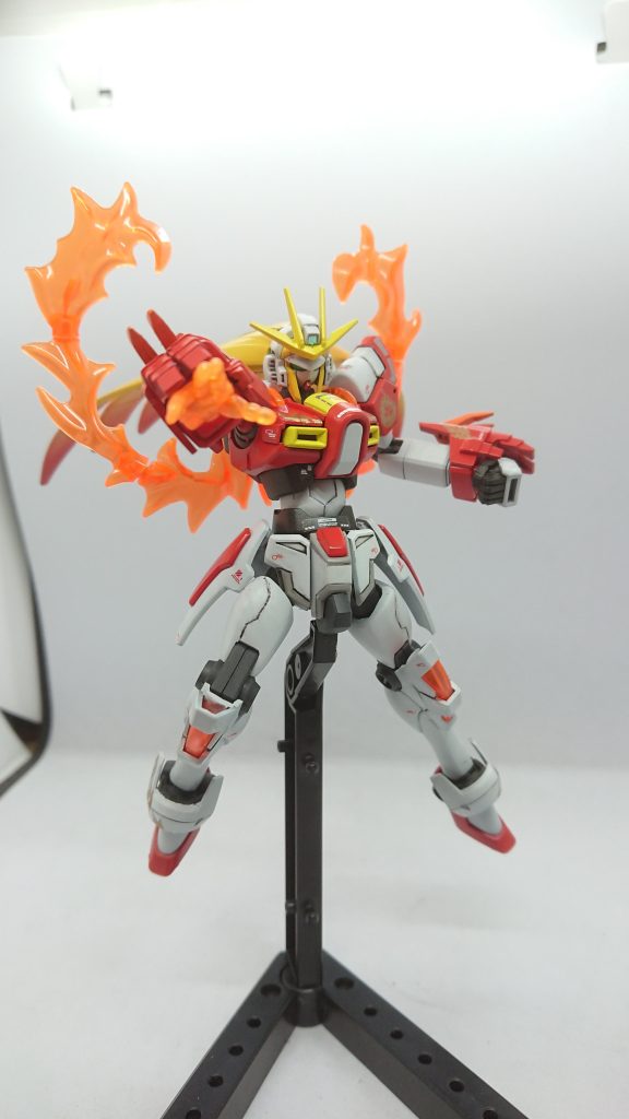 カラーは火をイメージしているので赤にしました(赤い機体また、増えた)