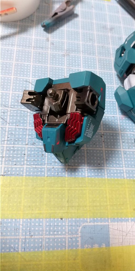 製作工程(?)ですつや消しで光沢感が隠れてしまうため、金下地→クリアレッド→光沢トップコートでギラギラに輝かせてます