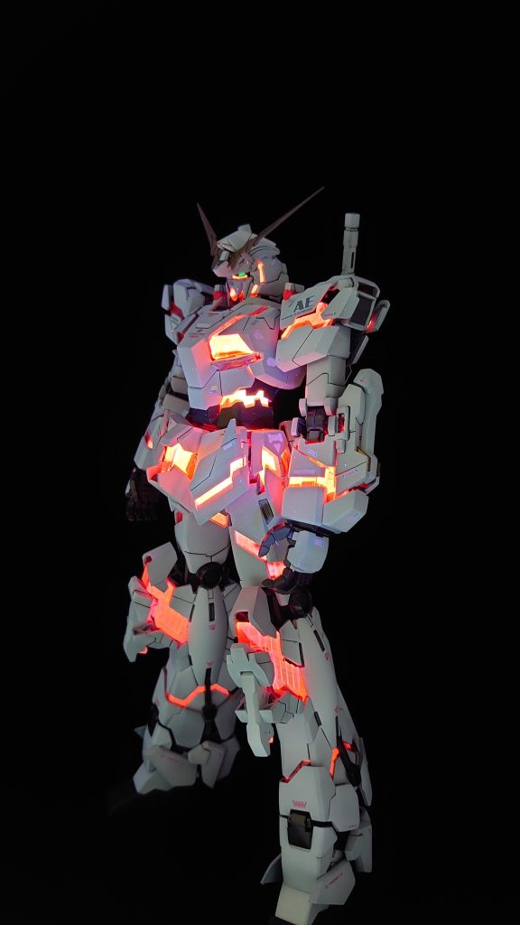 Ｖer.kaじゃないほうのMGです。パーツの半分くらいがASB樹脂なんですよね……ラッカー塗装で壊れる可能性がある…の獣ってことですか……wとりあえずプライマー処理したあと蛍光クリアーで塗装。