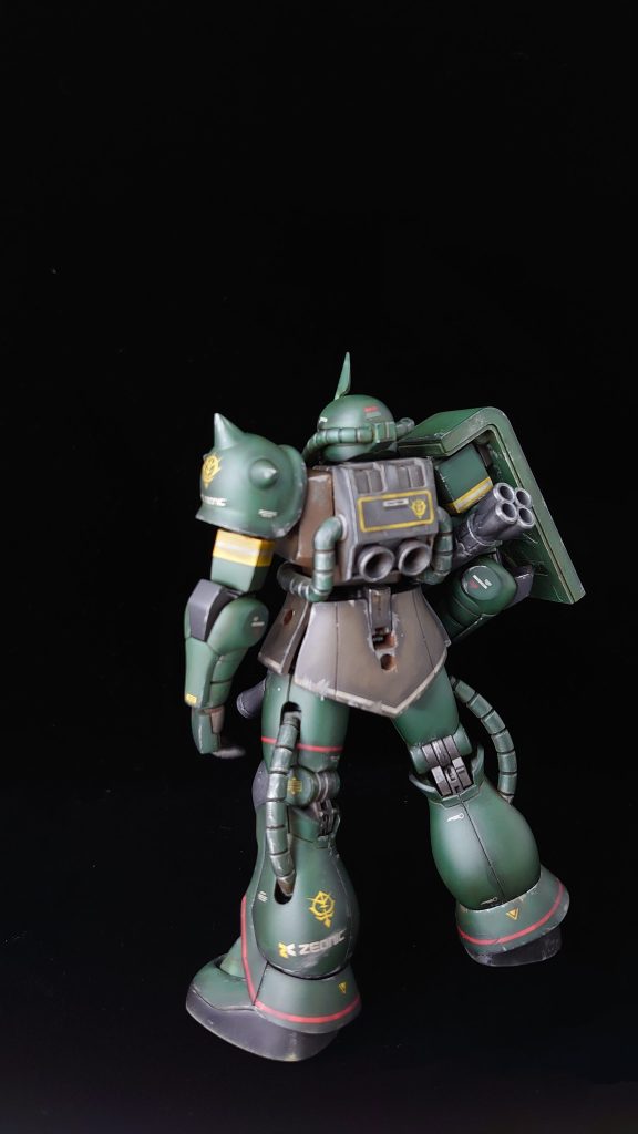 このキットは水転写デカールが付いてるのが嬉しい!!ですがシールがデカすぎて貼るのがめっちゃ難かしかったっす…案の定足の甲部分は破けて塵となりました(笑)