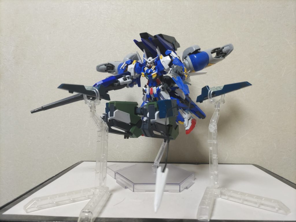 左腕武装　ケルディムソードライフルソード、ライフル、鞭形態になり、ライフルビットが二丁ついた複合武装