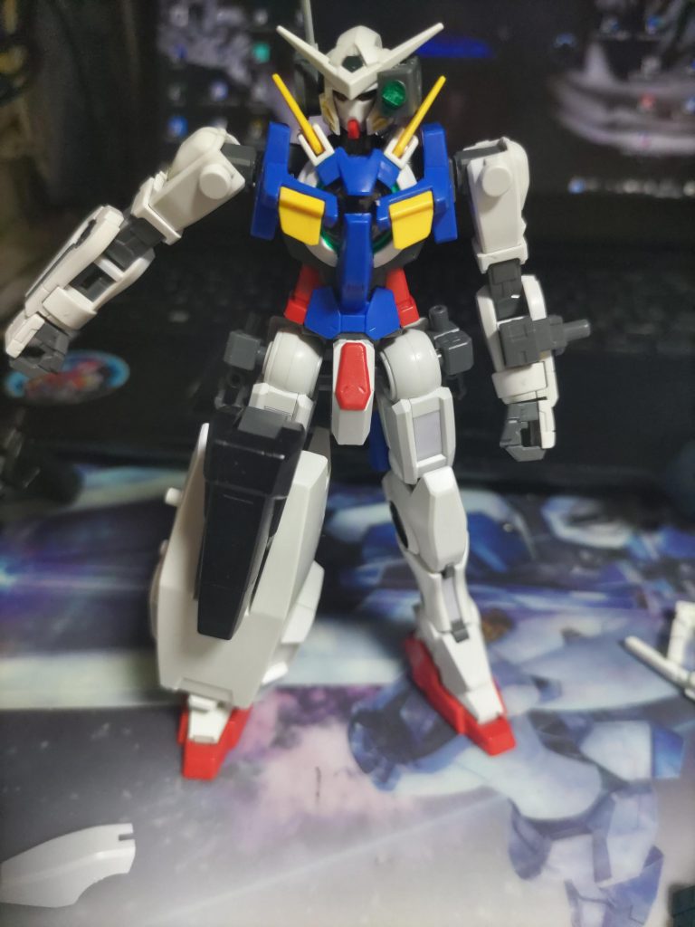 セラヴィーの脚部をくり抜いてアーマーにしました