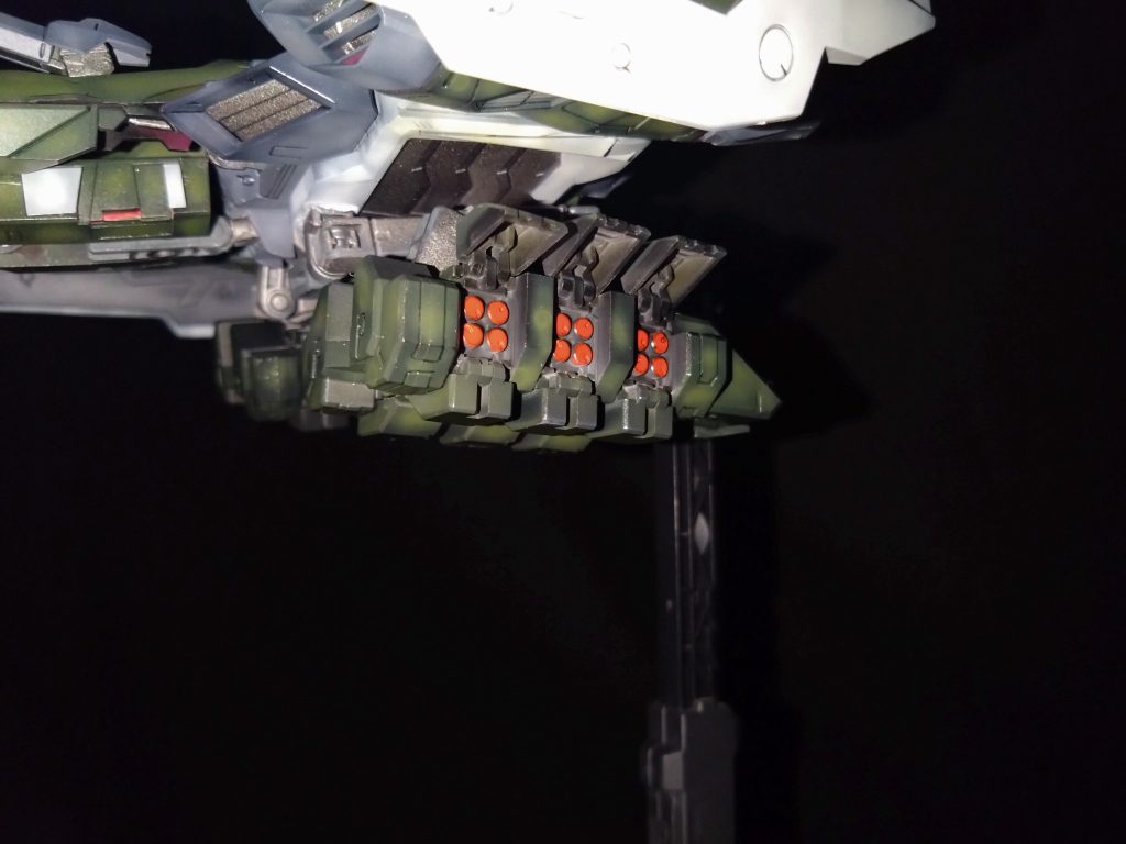 底面にはマイクロミサイルポッドを装備ハッチ開放で弾頭を見れます