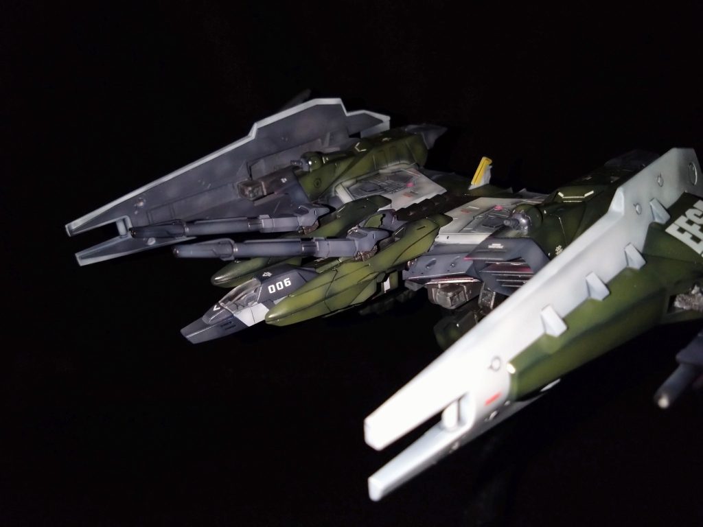 主砲は使用時には前にスライドする事で変化を付けてます。