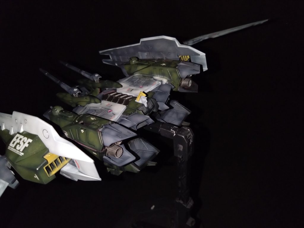 背面                       メインスラスター+サブスラスターにより加速力を上げる仕様にしてます