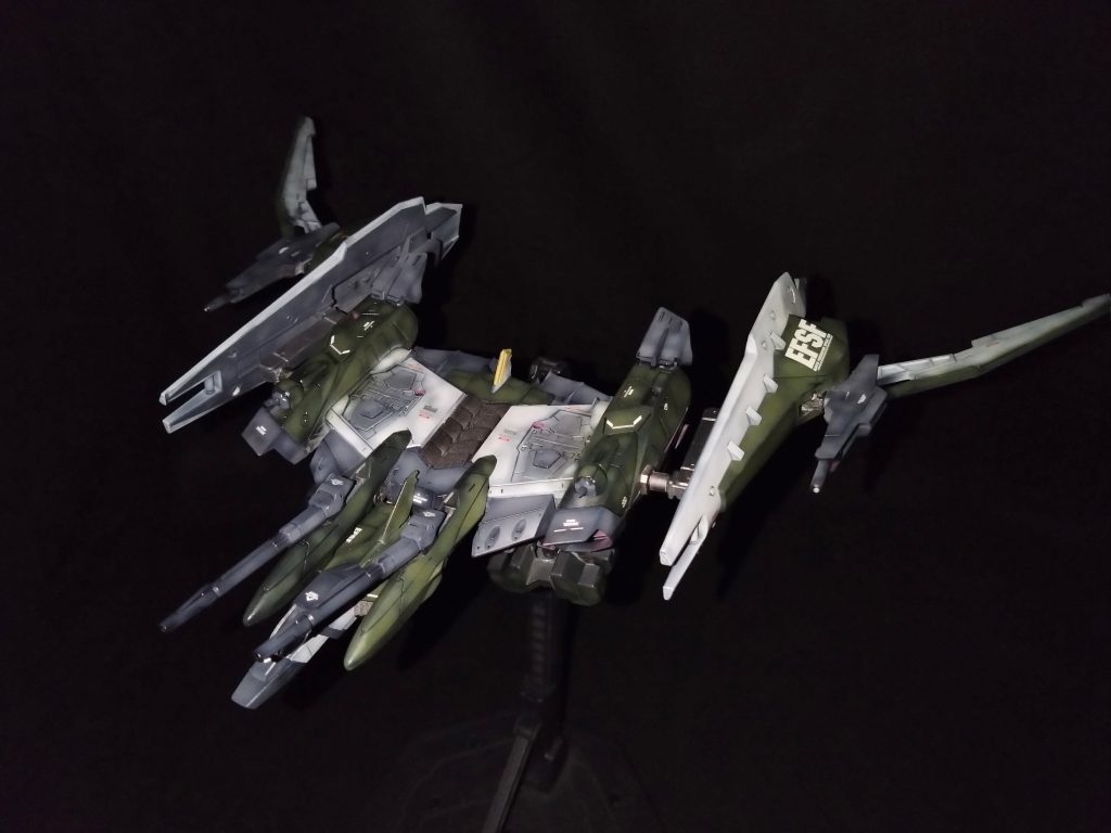 高速形態                     シールドブースターを後方に移動させることで高速形態としてます。