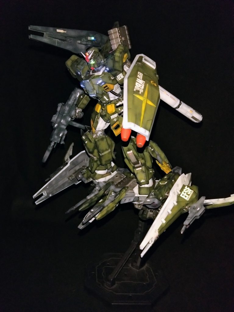 本体をファトゥムにしている事でサブフライトシステムとして、ガンダムを乗機可能にしてます。噂の作画崩壊設定のコアブースターに乗るガンダムを再現しました😁