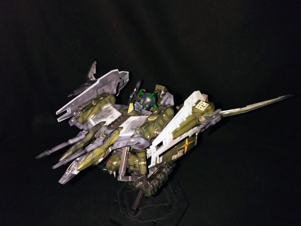 巡航形態コアファイターに操縦権を持たせてMSパイロットに負担をかけることなく目的地に運ぶための形態。難点は結局推力が本体から供給なため継戦能力は下がることかな(^_^;)