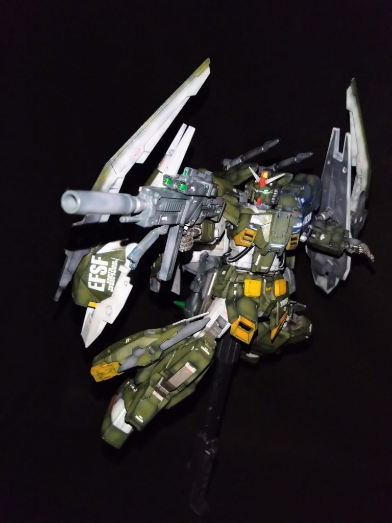 専用大型ライフルも作るか考えたのですが、一旦諦めてそのままの武装でまとめました。