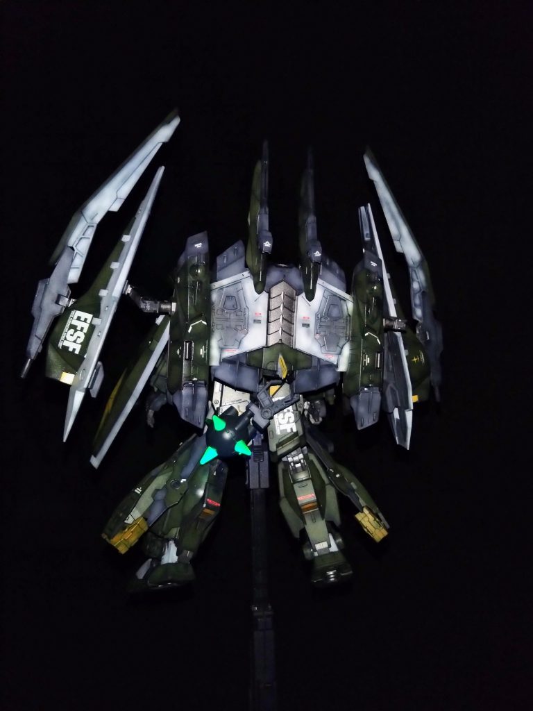 背面スラスター強化により短時間ながら飛行可能な設定で作ってます😁