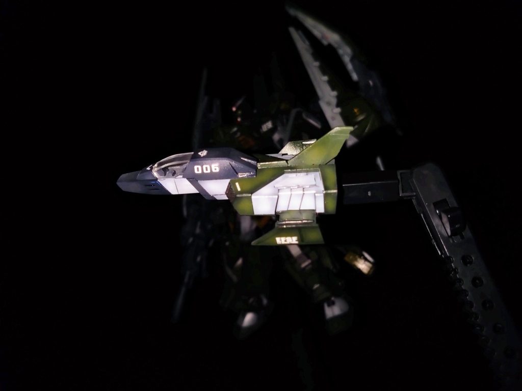 フルアーマーガンダムを作ったときの余りのコアファイターカラーをフルアーマー寄りで塗装してみました😁