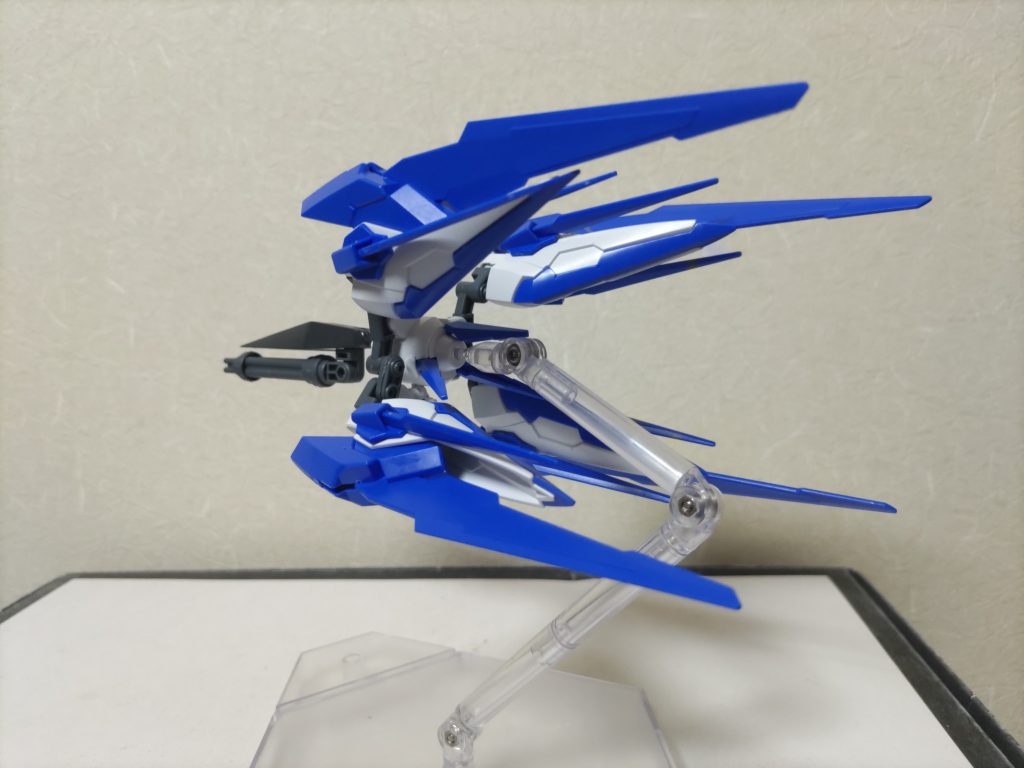 翼はブースター機能のみなのでガンバレルのインコム機能はオミットしました