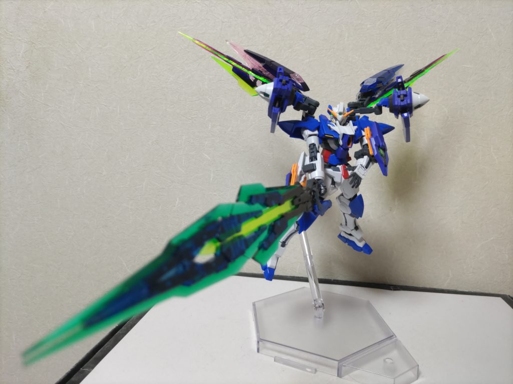 ビットと合体してバスターソードモードとバスターライフルモードになります