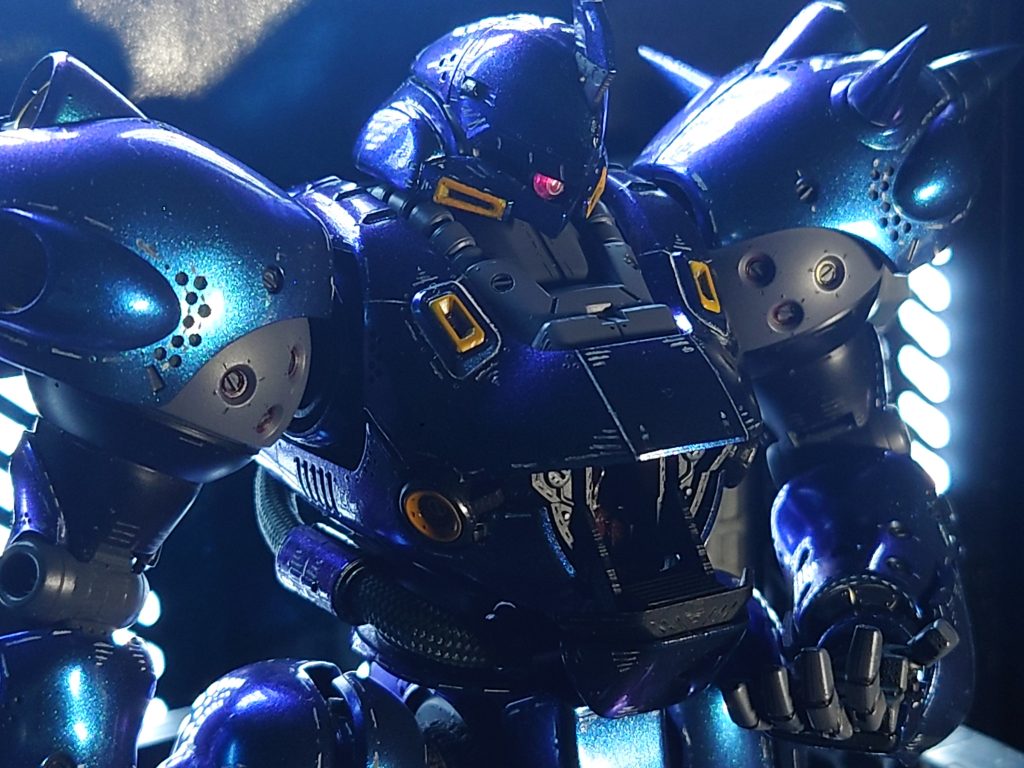 ライティングしだいでモノアイがグポーンな感じ。