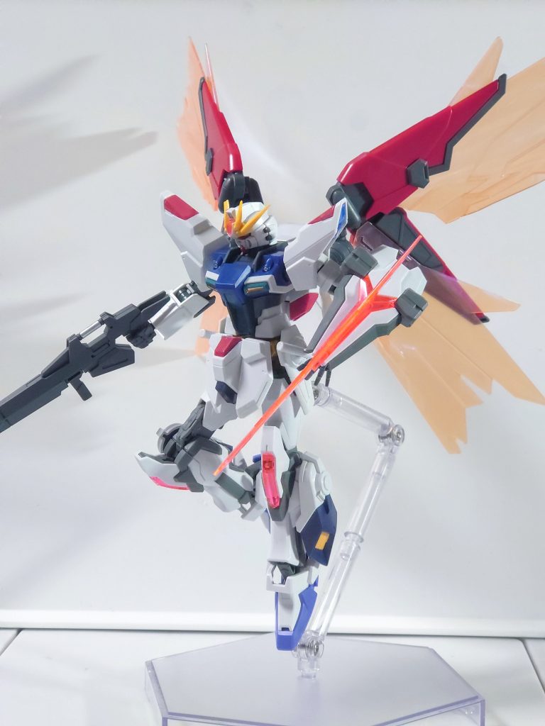 神バーニングのマントが光の翼にも見えるな~という発想からスタートしました。