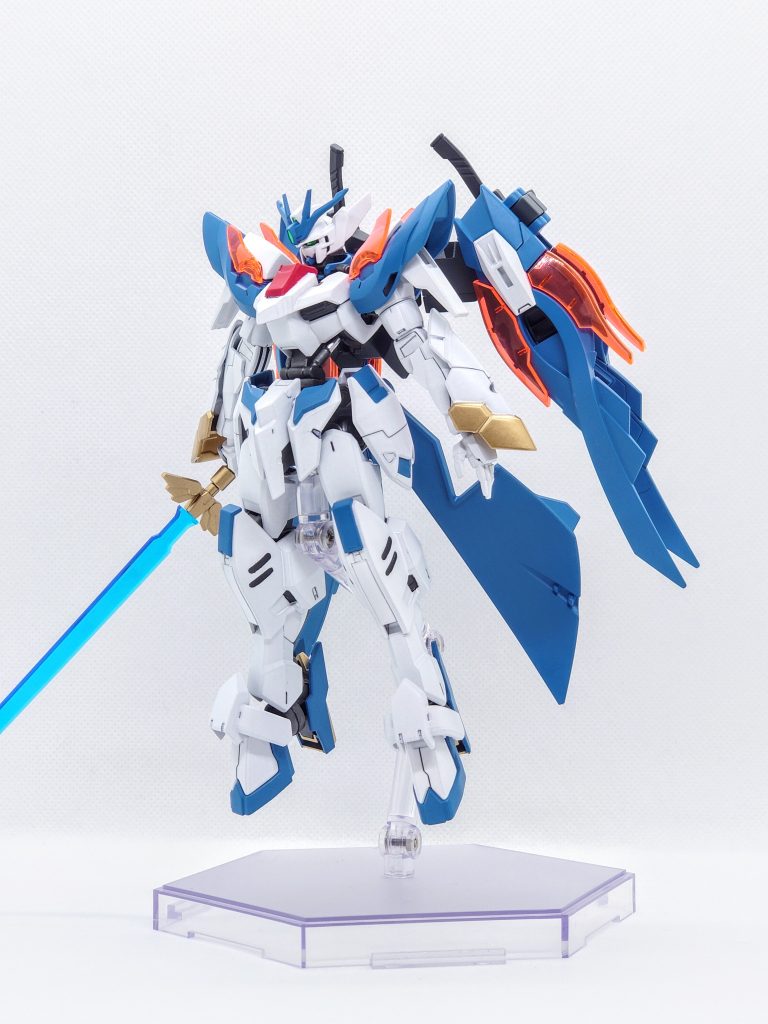 端白星をベースにウイングゼロ炎を中心にミキシングしました。プロポーションは腰と股関節で2mmずつ延長、足首はフレームで縦に1mm短縮し小型化しています。