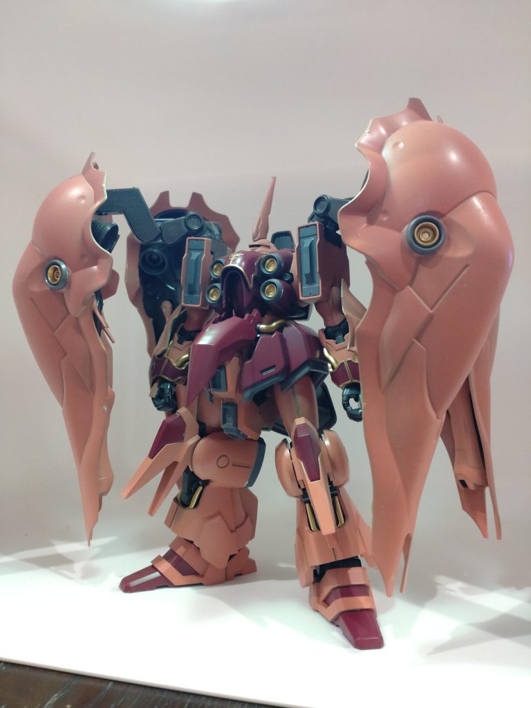 シャアザクカラーなんで3倍速でスミ入れも回避ゲート処理も回避細かいところは気にしない!いつかはみなさんの様なきれいな仕上げをと思いつつ組み上げ終了