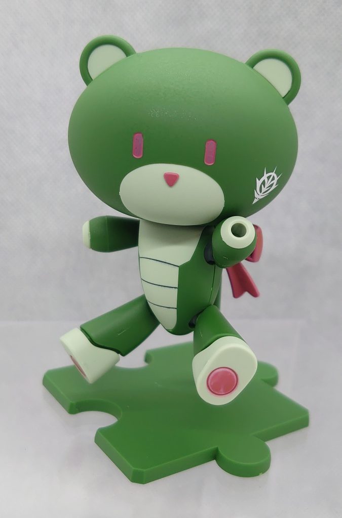 足裏を肉球をイメージしてピンクに。