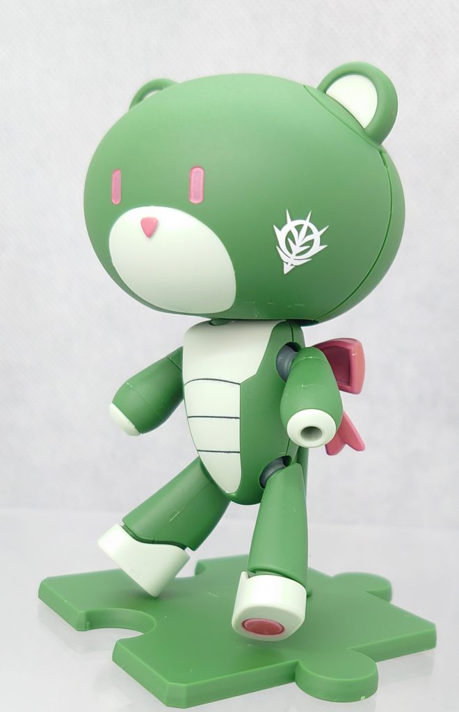 部分塗装、墨入れ、デカール、トップコート仕上げです。量産型なので、瞳と鼻はモノアイをイメージしてピンクにしてみました。ついでに背中のリボンもピンクですw