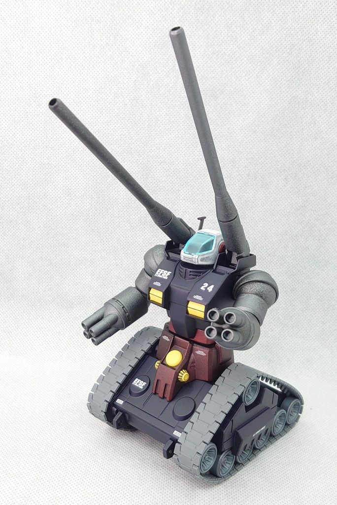 合わせ目消し、塗装、デカール、トップコート仕上げです。重厚感のある雰囲気は出せたのかなと思います。昨年の元旦に皆さんがガンタンクをアップロードしていたので、今年はその輪に入りたくて狙っていました。重ね重ねにはなりますが、2024年もよろしくお願い致します。