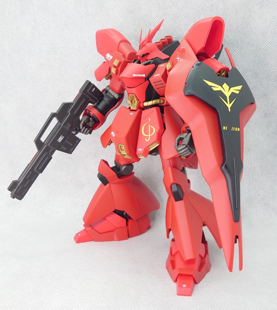 武器の合わせ目消し、部分塗装、デカール、墨入れ、トップコート仕上げです。大きいキットなので、ポージングが難しいです。NEO ZEONの『O』が剥がれてしまっているのは内緒ですよwトップコート時にシールドを落としてしまいました(涙