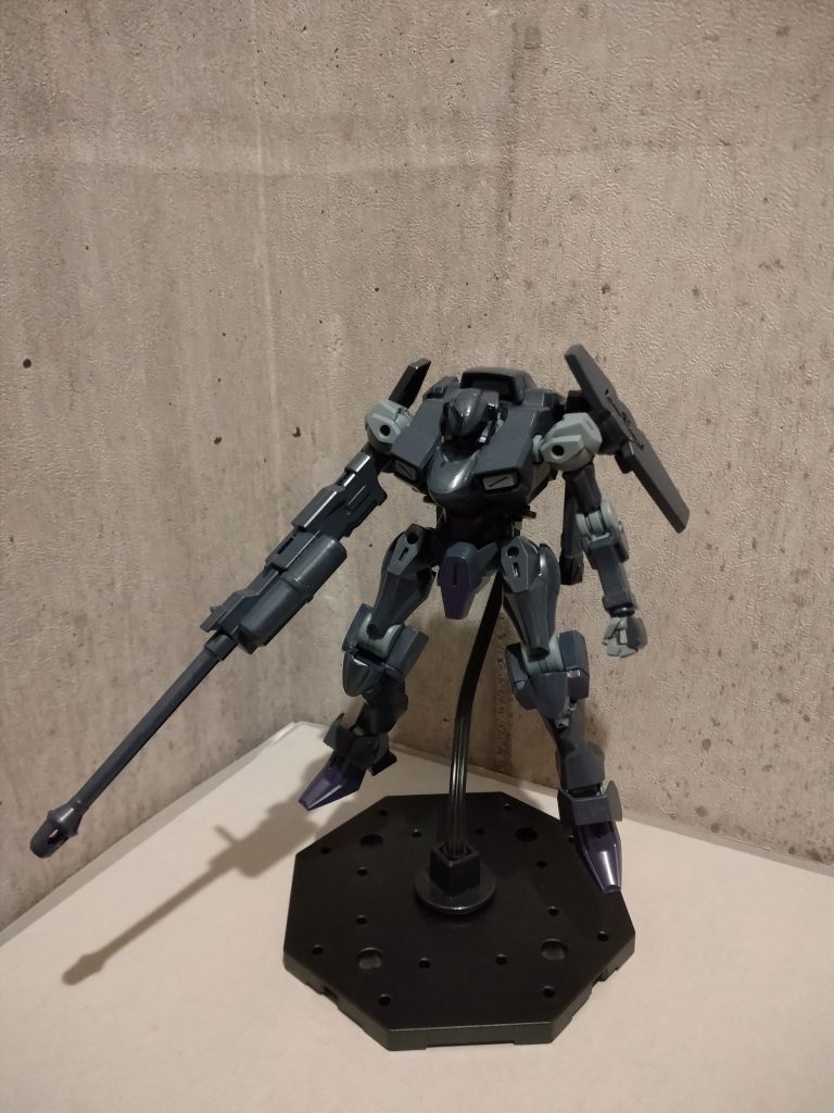 ファラクトを意識してそれっぽい銃を持たせてみました。