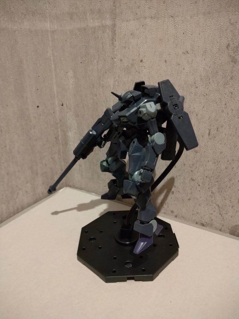 筆塗りで広範囲の塗装は初めてでしたが、塗装後に気泡ができてしまう等、反省点が多数でした＿|￣|○ il||li以下、ファラクトを意識したポーズを数枚