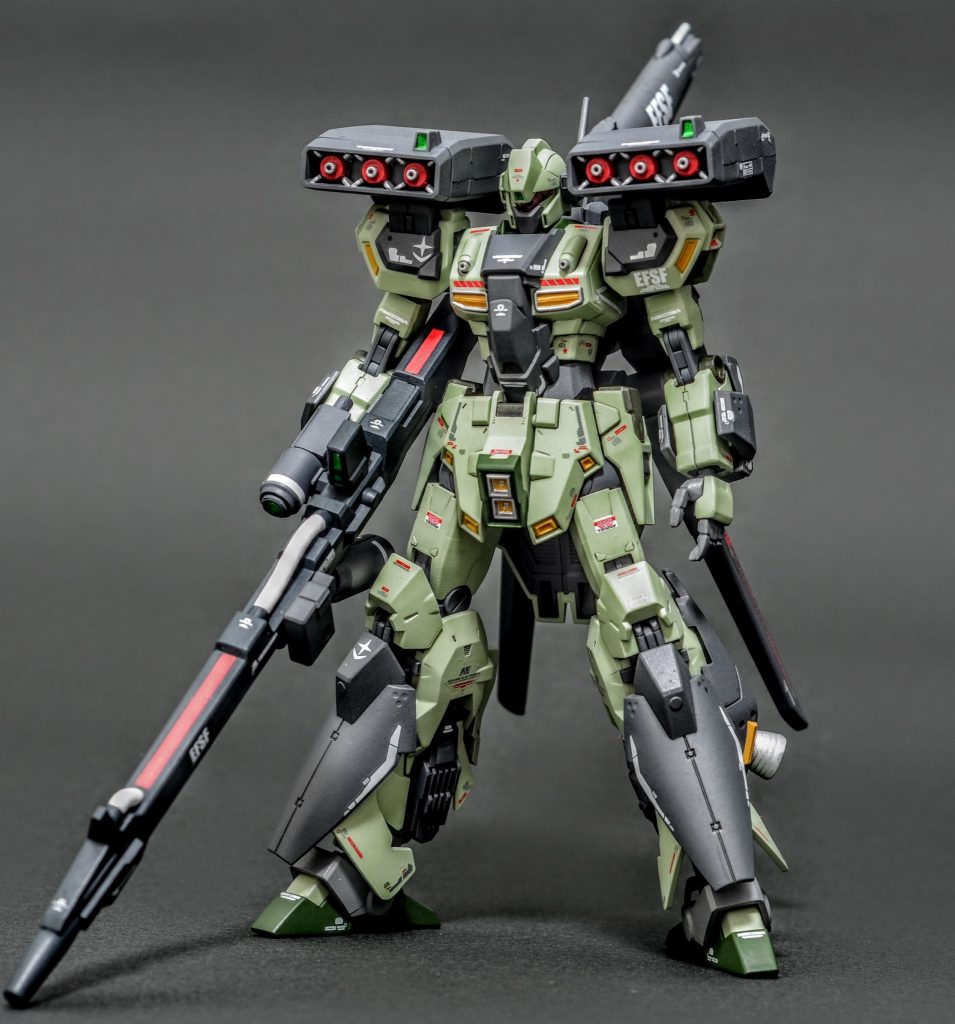 コアとなるサイコ・スタークジェガンです。これがまんま組み込んであります。分離可能だったのですがガンダムベースに展示する際に長期展示の強度面が心配だったので接着しました。