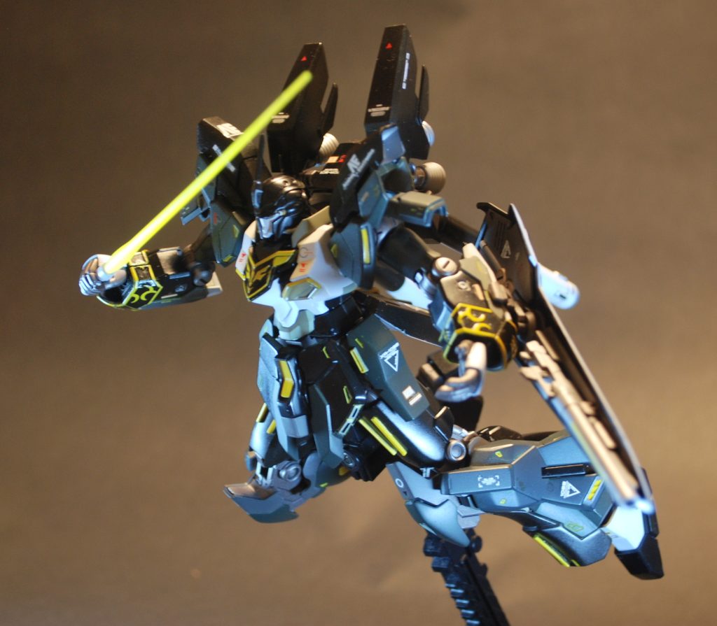 今年はHG3体 SD1体しか出来ませんでした。来年はもうちょっと腕を上げて、かっこよく出来たらと思います。お目汚し失礼しました^^来年も皆様のガンプラライフがより良いものになりますように^^