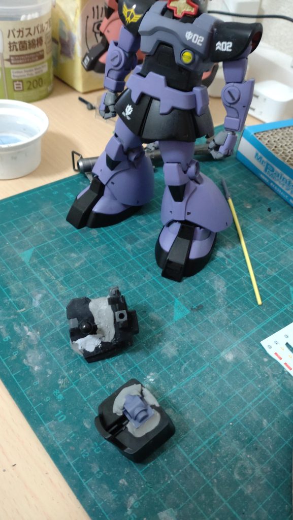 簡単加工でスタイル改修。腰部分で3ミリ、また部分で2ミリ程度延長してます。簡単加工ですがスラッとしたと思います。あと2体作らねば！