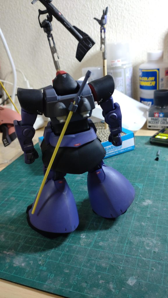 全体的に暗い色調に全塗装。