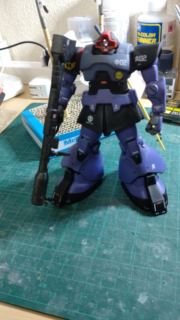 ジャイアントバズーカはガンメタリックで。パープルはタミヤつや消しパープルに白混ぜて少し明るく。