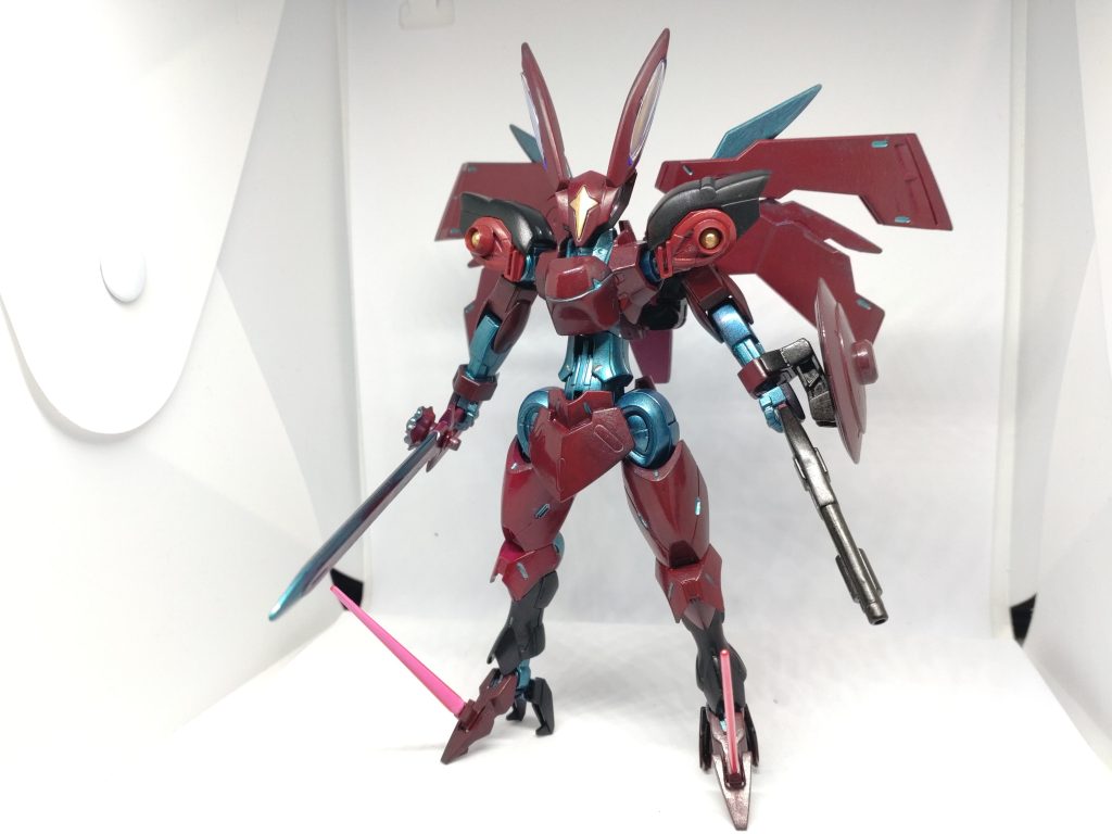 タイラントモード腰のバインダーを背中に移動し足のサーベルと爪を展開した強化形態。この形態では攻撃力、機動力が3倍になり元の性能を底上げしますが使用時間の1分を過ぎると全機能が8割低下します