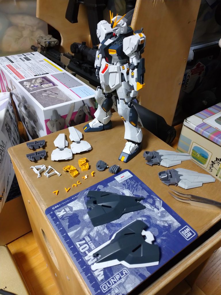 基本的には無改造でνガンダムに合わせてカラーリング変更したのみです。