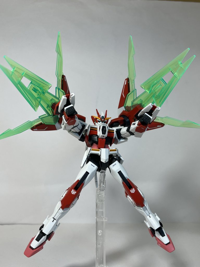 フルバーストモードGNアークブレイザー改はGNアークソードの技術を応用してビームキャノンとして使用可能。場合によってはライザーソードも形成可能。