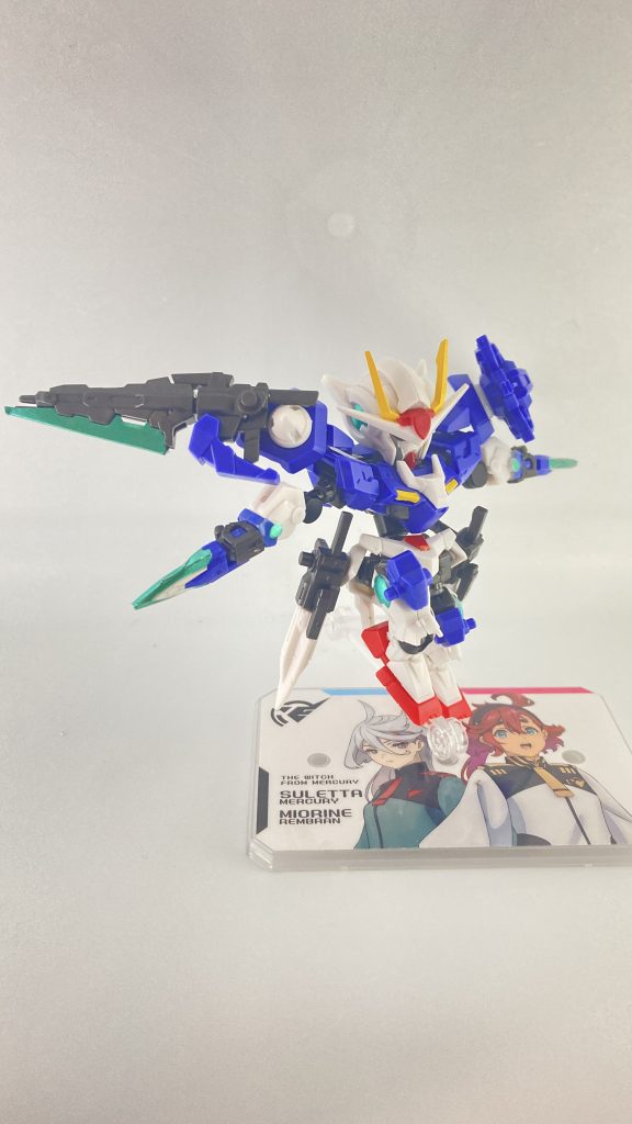 舞い降りる強者のポーズ。