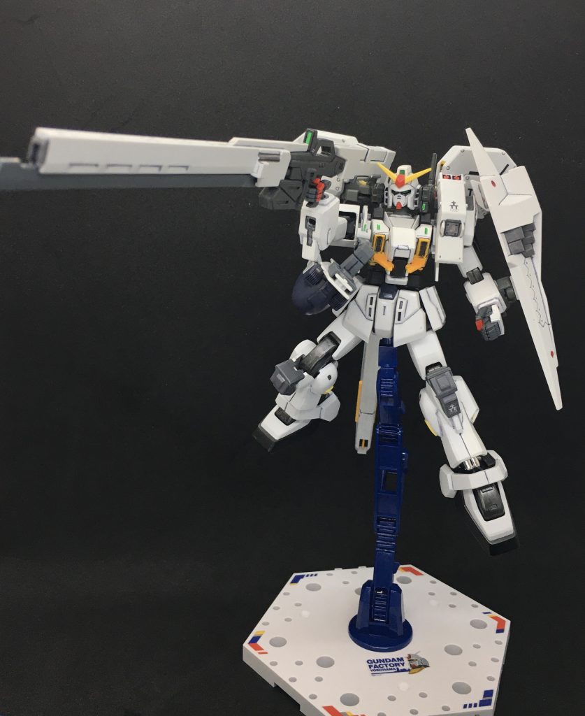 フルアーマー形態。ウインチキャノンをうまく逃がさないと干渉するので注意です。