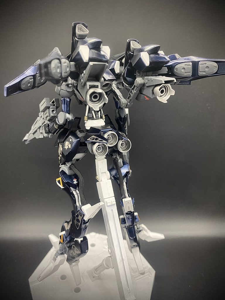 バックパックはアームにより位置調整が可能