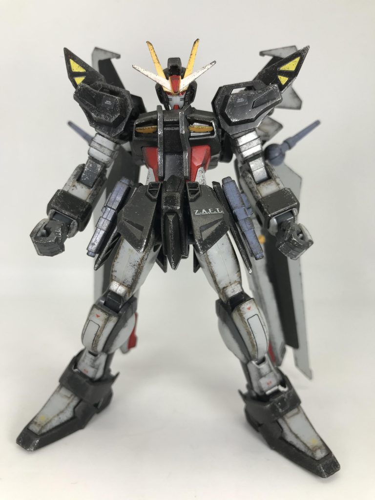 お手軽製作 HG ストライクノワール無塗装パチ組→余ってたマーキングシール貼り→つや消しスプレー→お手軽ウェザリングウェザリングは焼鉄色のチッピングと、リアルタッチマーカーブラウン1で少しだけ陰影を付けたのみ…またもやお手軽というか…お手抜き汚しの過去作品😅