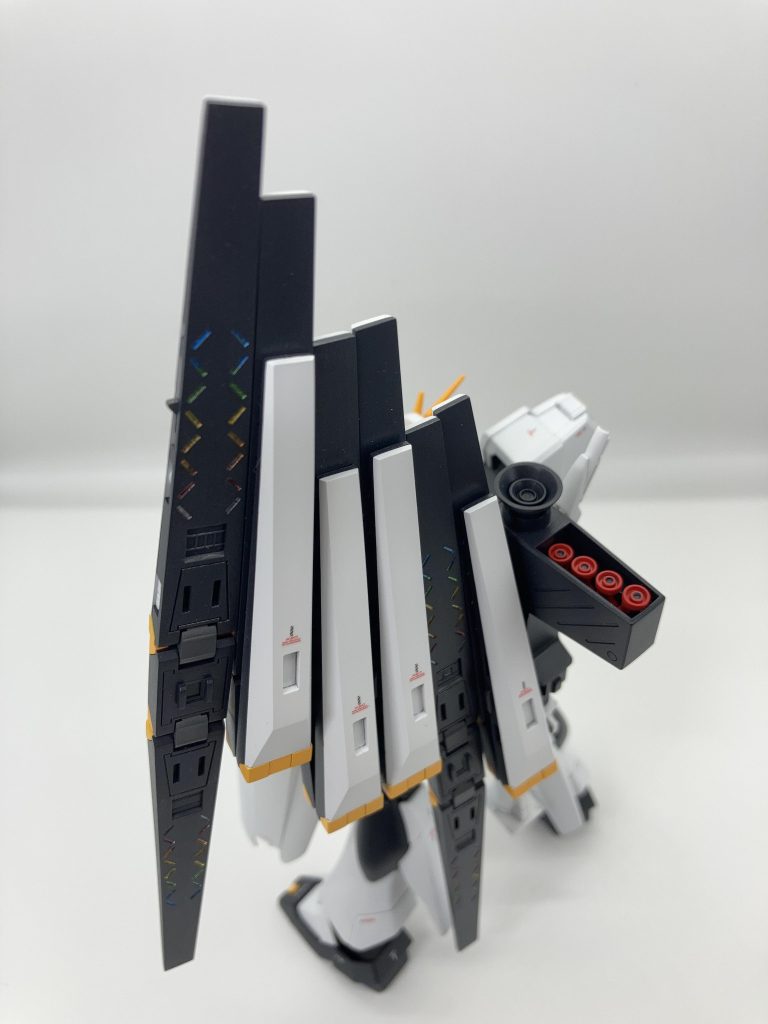 欠損しているディテールを追加して、不足している武装をHGキットから流用しています。バズーカもディテールアップしました。