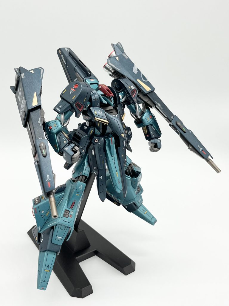 バトオペ2のポージングショットバトオペ2の画像はカッコイイショットが多いですよね♫関節の構造上、同じような腕の曲がり方は出来なかったですが、パッと見は似ている感じに出来ました♫