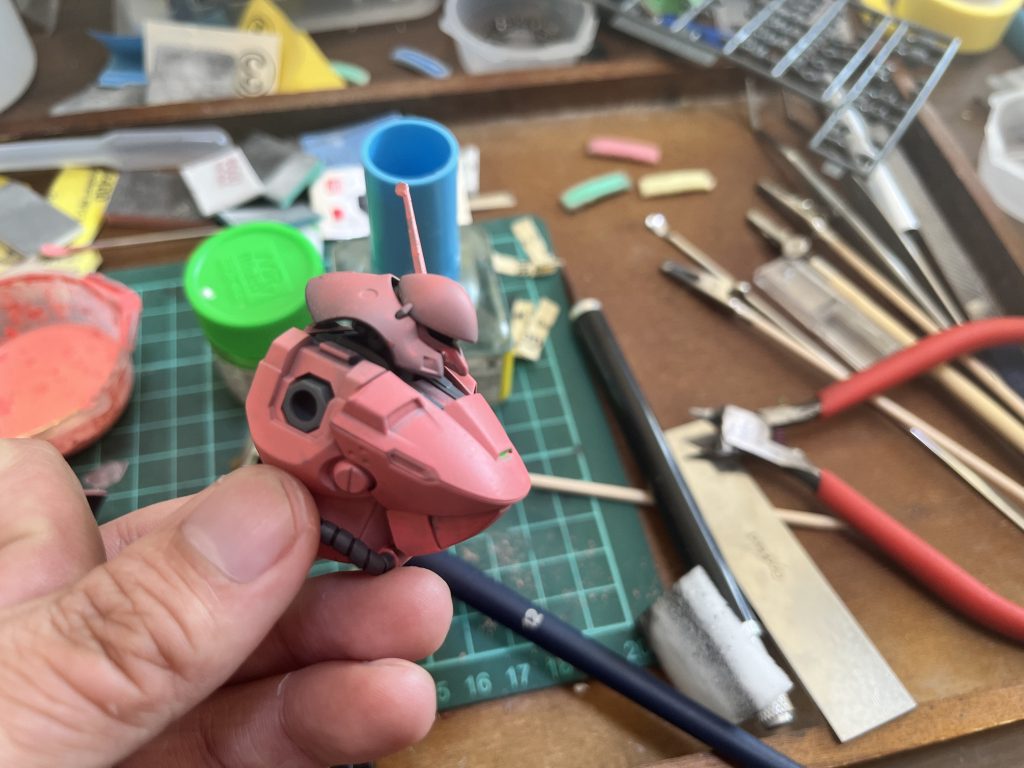 制作過程、この時点での頭部のグラデーションがお気に入りです