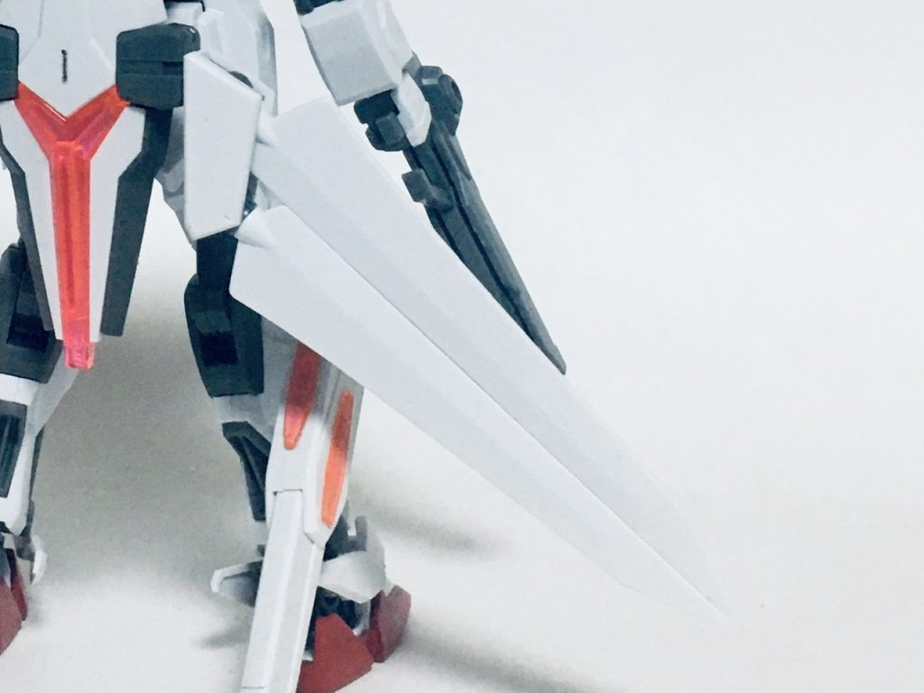 両肩と背面の羽はギャラクシーブースターのものを採用しております。