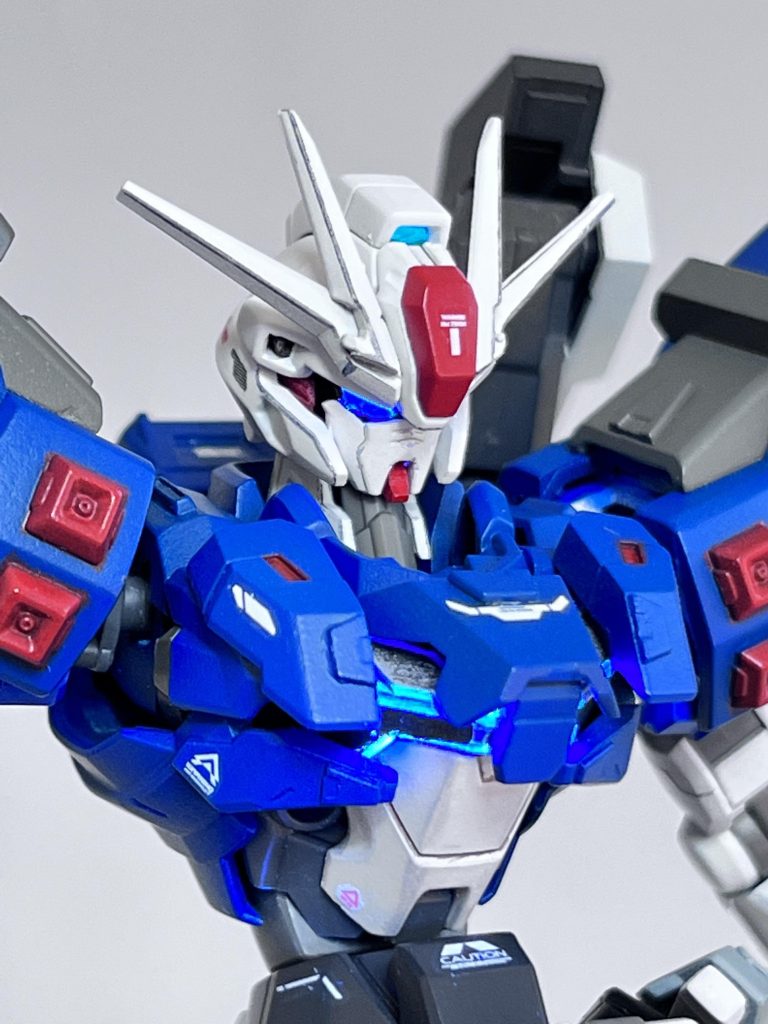 基本的なガンダムマスクの機体が水星シリーズにはいない為か、不似合いかもですね。