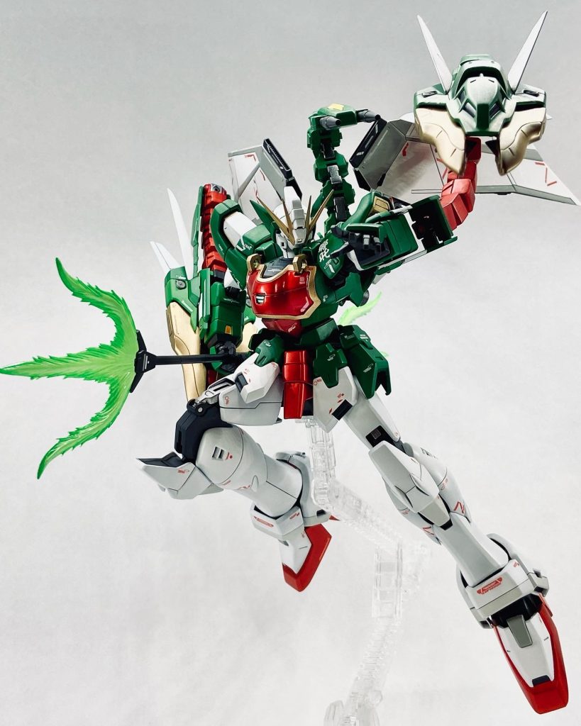 アクション!ウイングの可動範囲工作でより大きく広げられるようになり、印象が強くなったと思います。